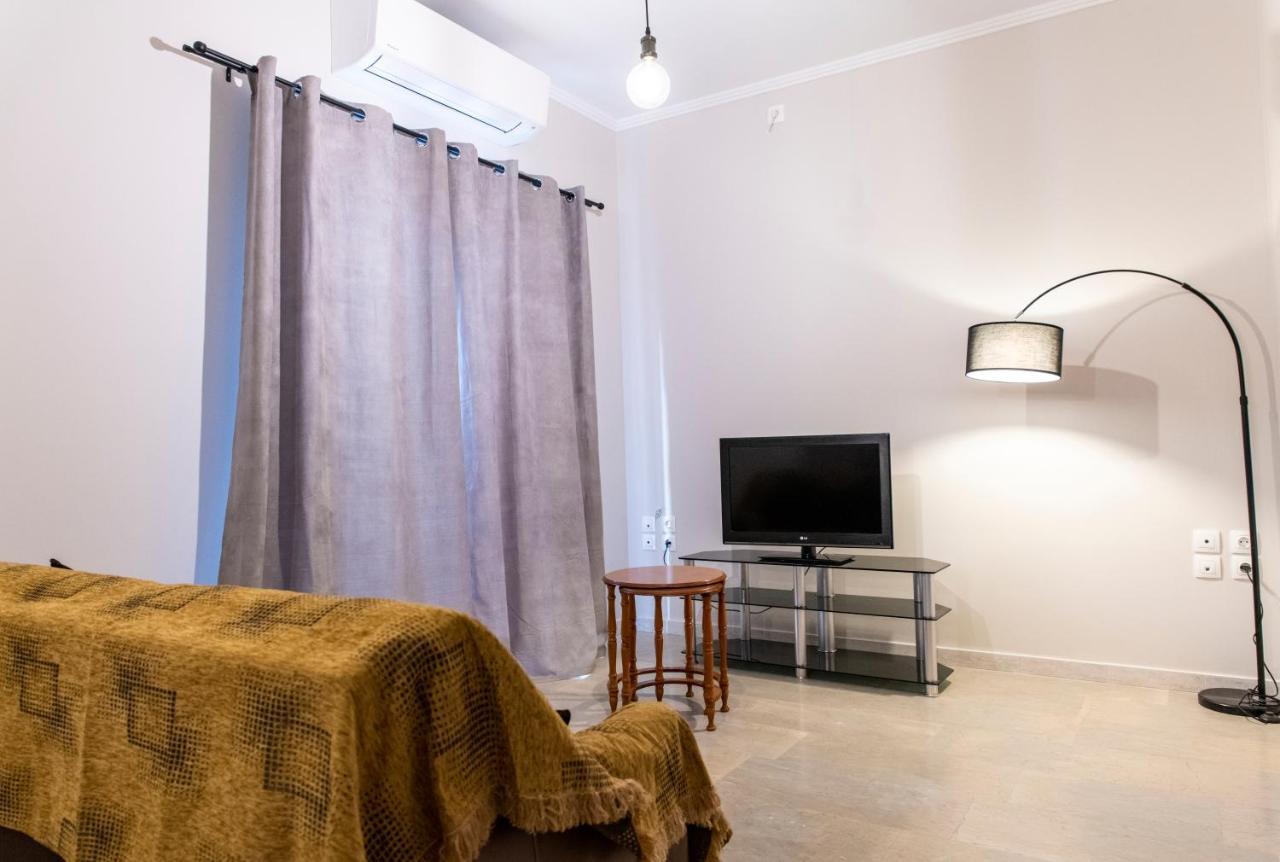 Walnut Home Apartment Near Ancient Olympia Kréstena Exterior foto